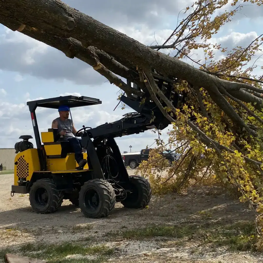 774r-with-log-in-grapple.jpg.webp
