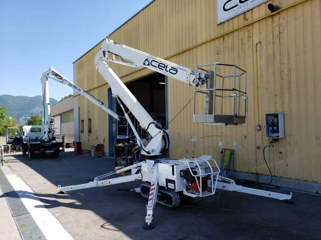 Cela DT50 Spyder Tracked Lift (Gas)